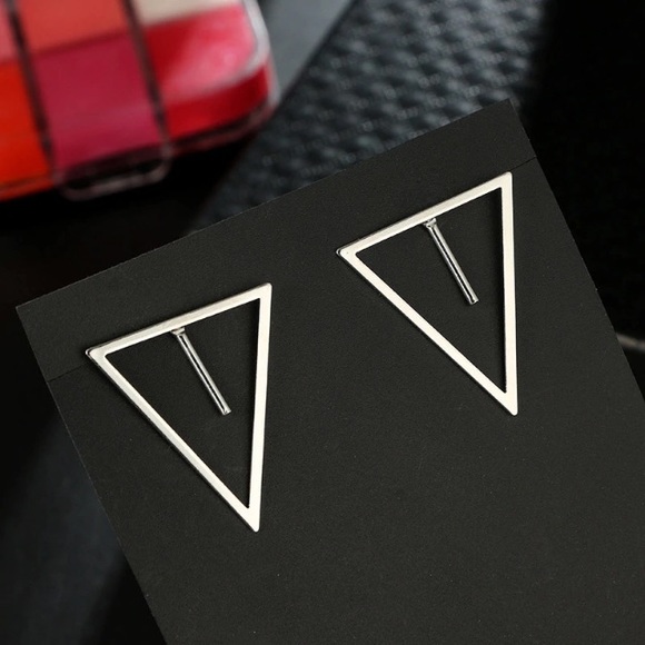 NEW!💙💎TRIANGLES! MODERN! MINIMALIST!💎💙SILVERY! - Picture 6 of 8